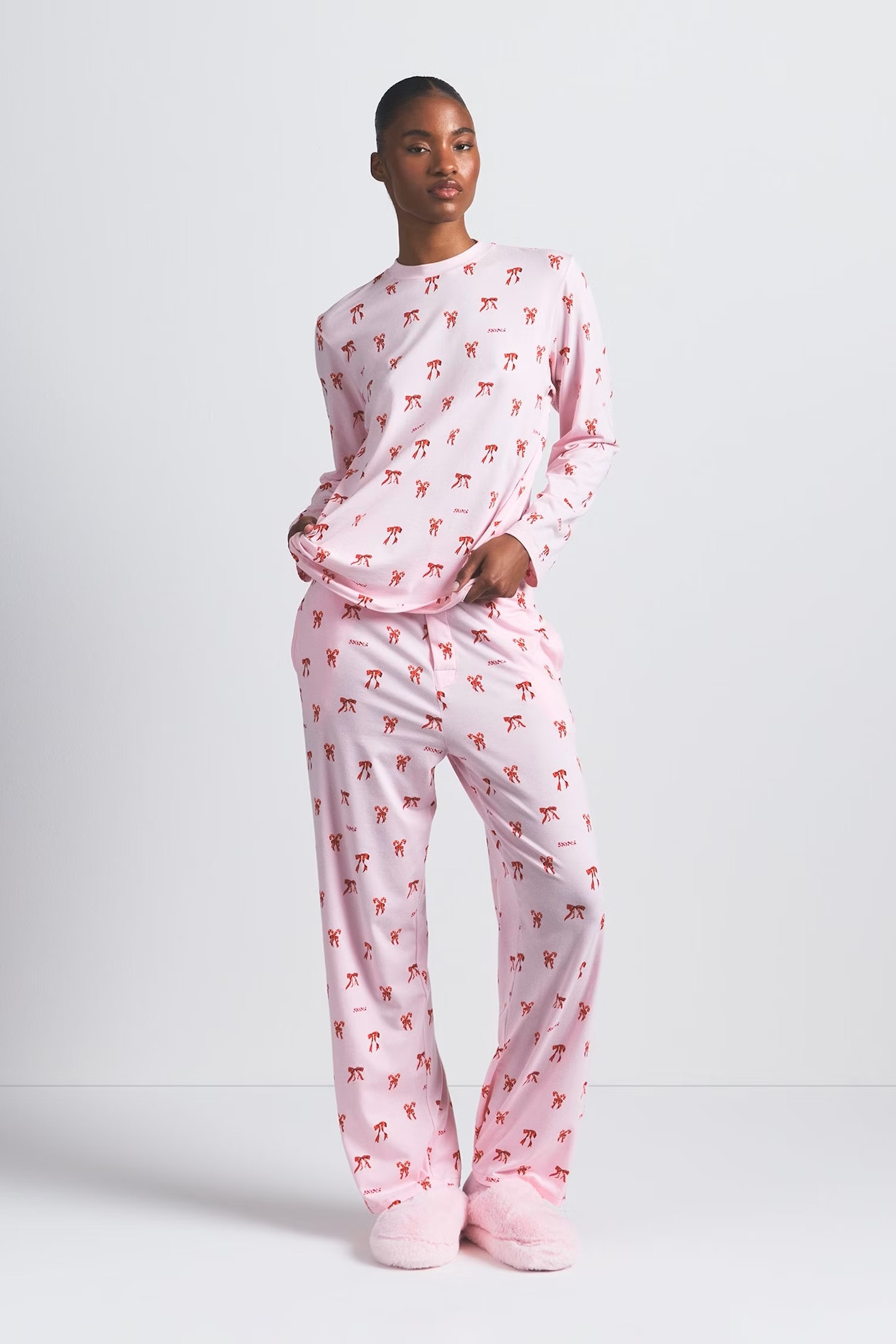 תמונת כל הלוק של LONG SLEEVE AND PANT SET